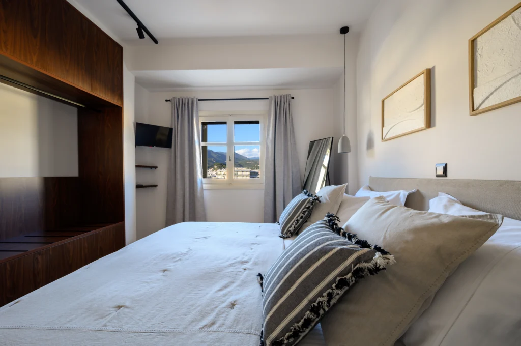 Penthouse Apartment in Kalamata – Residential Photography in Greece 6 Bedroom with mountain view in a penthouse apartment in Kalamata, Greece